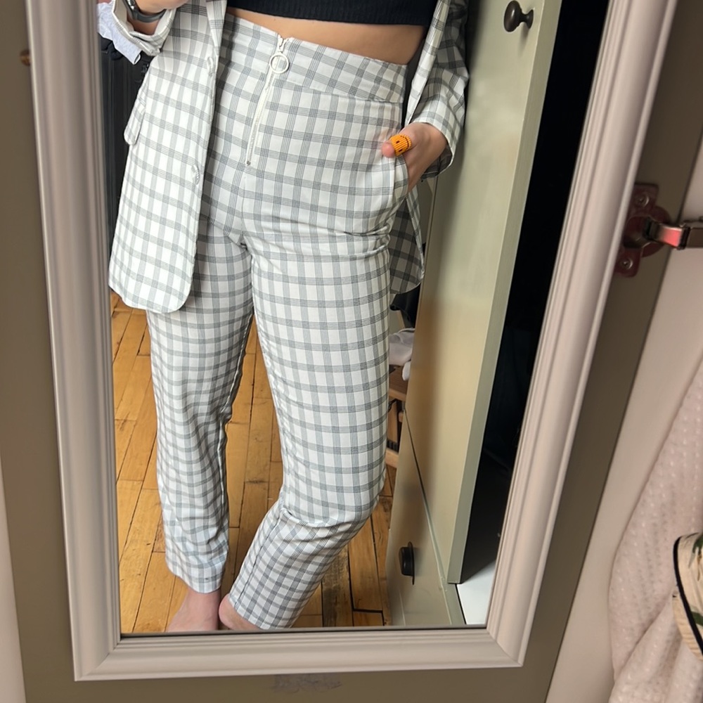 Danielle Bernstein White+Black Patterned Pants - image 1